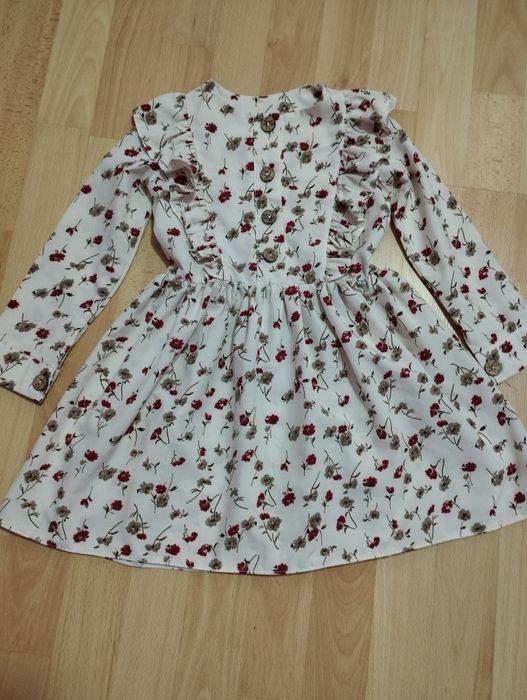 Одяг для дівчаток