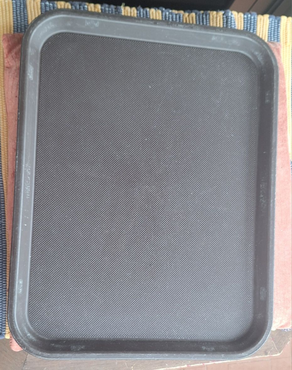 Tabuleiros gastronómicos 112 branco creme e 47 castanhos.