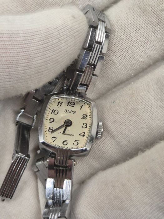 Damski srebrny zegarek *Zaria*