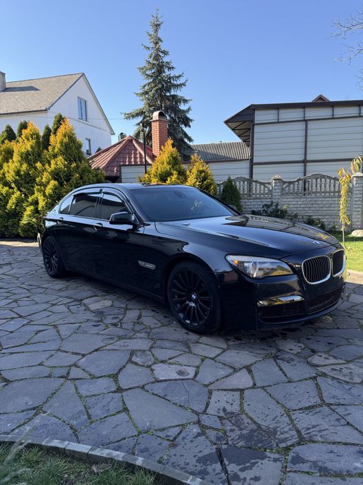 BMW 750 long 4.4 бензин