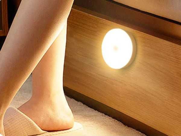 Акумуляторний світильник з датчиком руху