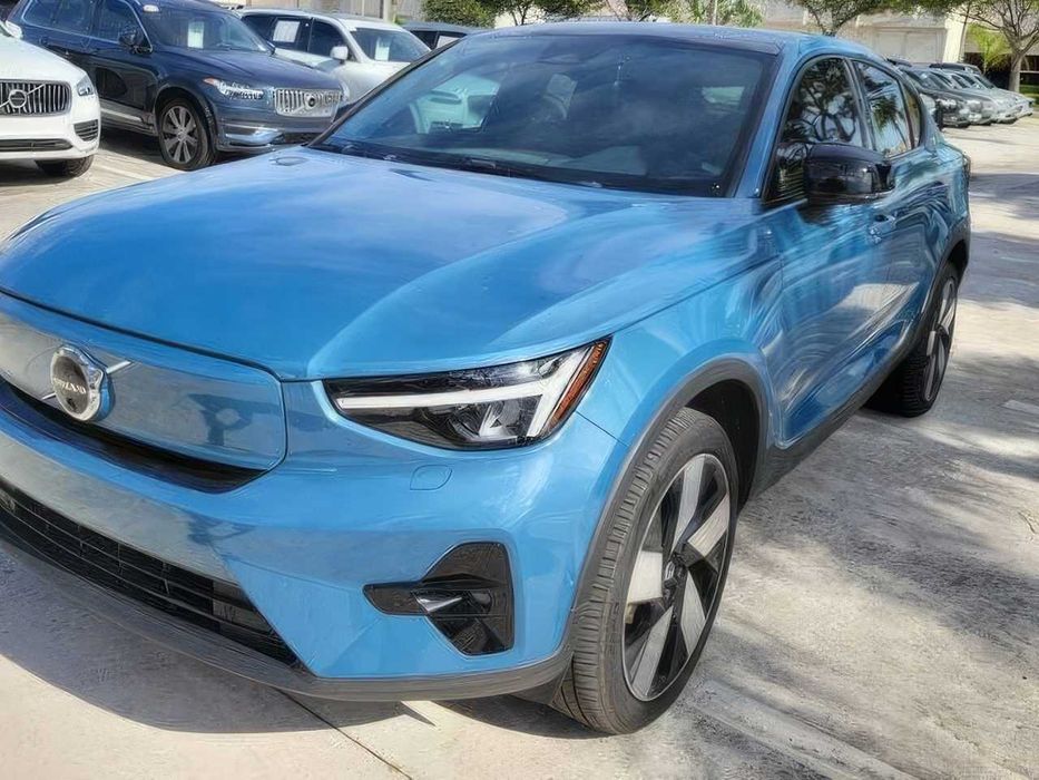 Volvo C40 Recharge      2023