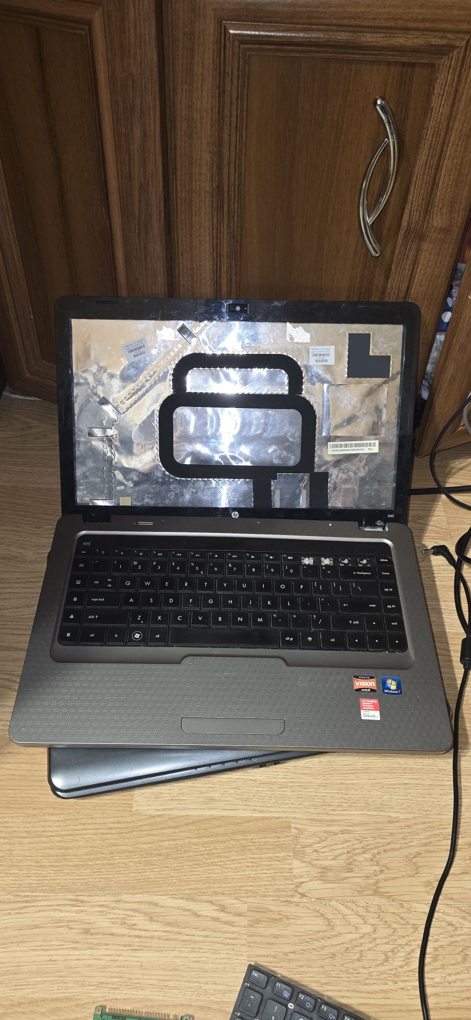 Części do laptopów:obudowy,klawiatury.