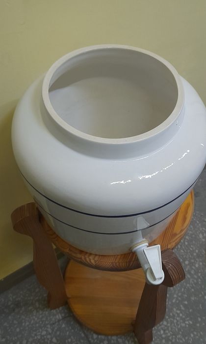 Диспенсер для воды.