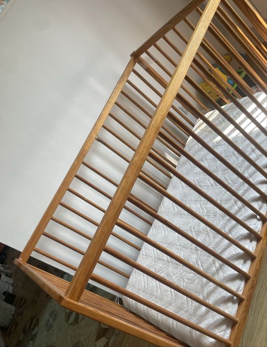 Łóżeczko z materacem