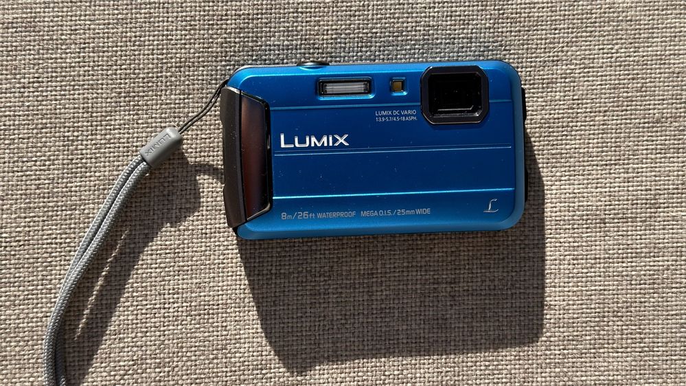 Panasonic LUMIX DMC-FT30 niebieski, wodoodporny