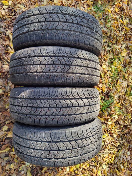 Opony zimowe 215/60 R16C Uniroyal 2024