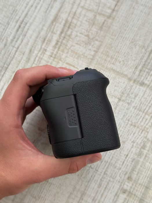 Камера фотоапарат Canon EOS R6 body