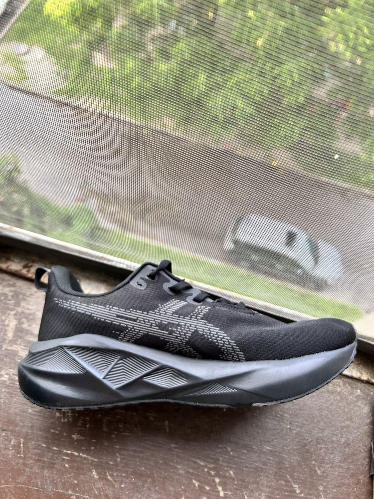 Чоловічі бігові кросівки Asics Novablast 5 Black