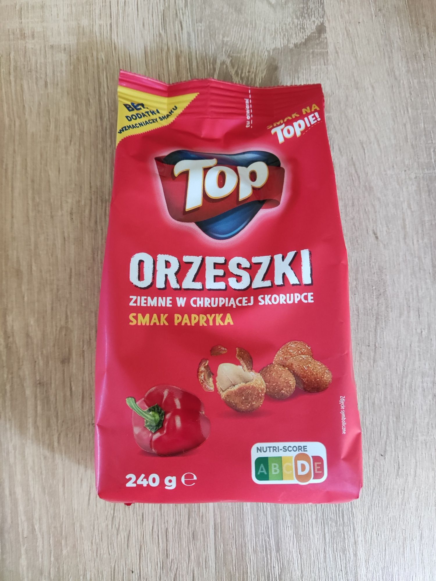 Orzeszki ziemne w skorupce paprykowej firma Top + gratis