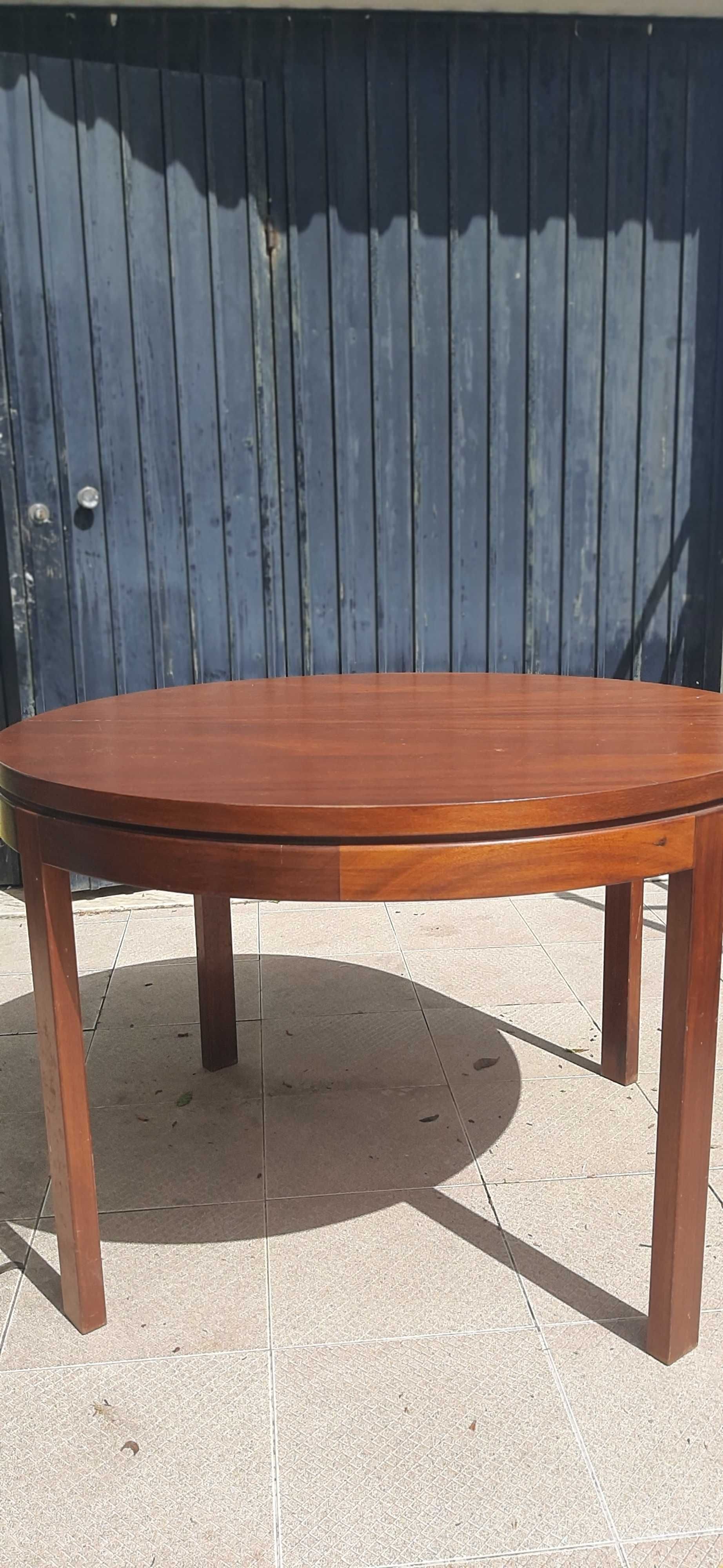 Mesa de madeira maciça extensivel