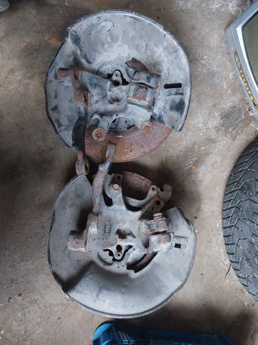 Цапфа кулак ступіца в зборі BMW e38 е39