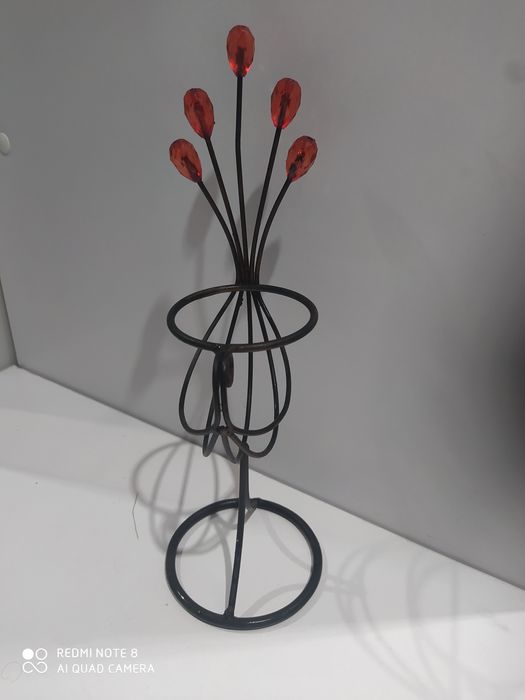 Świecznik wykonany z drutu