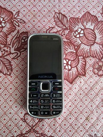 Кнопочный телефон: Nokia 3720c