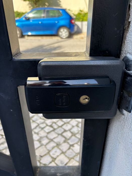 Instalação motor de portão, reparação automatismos, comandos, portas