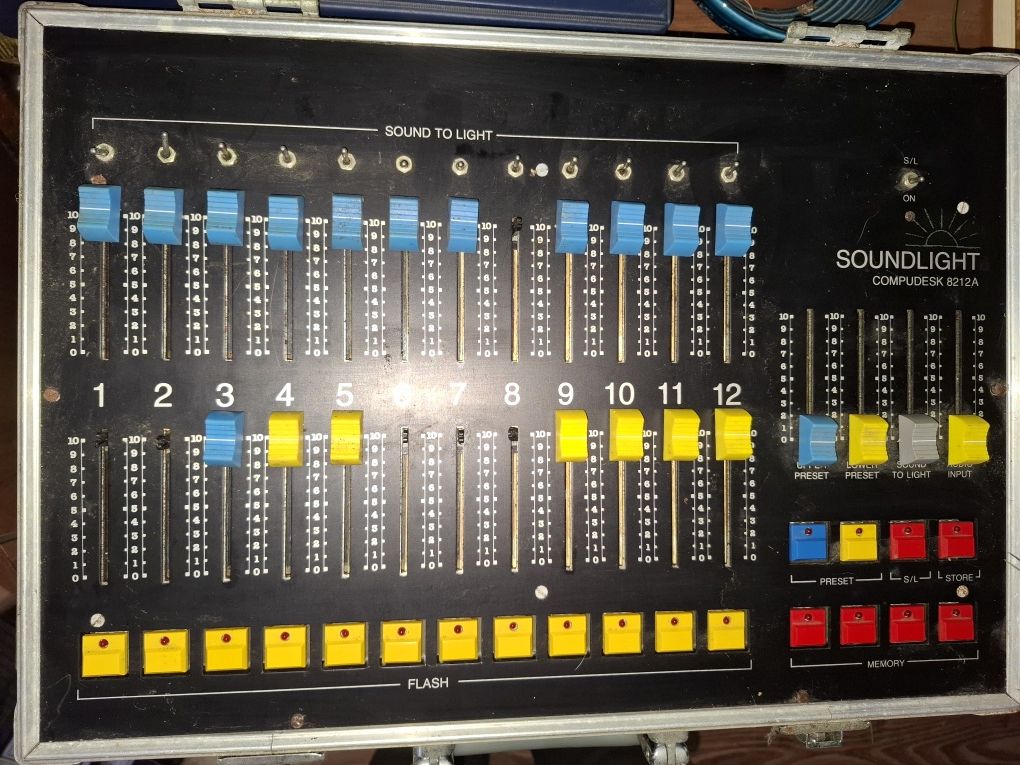 Soundlight Compudesk 8212A