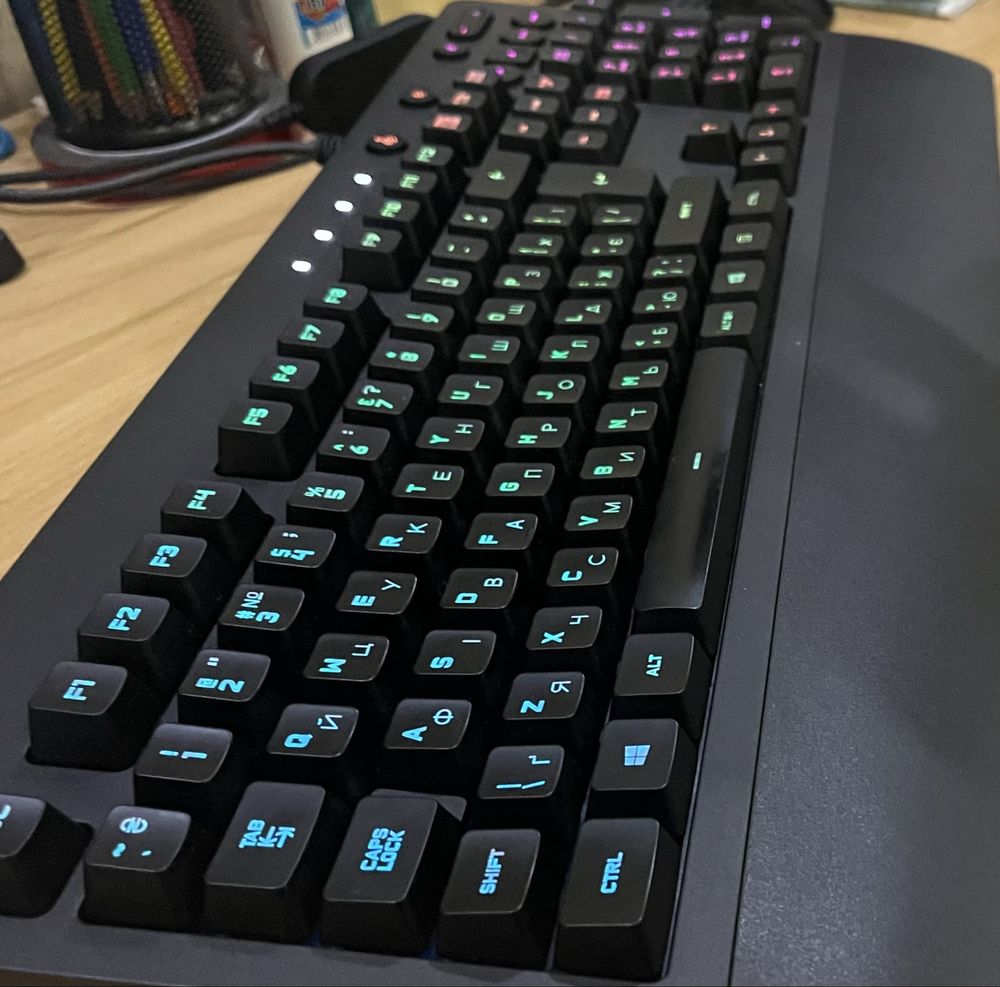 Продам Logitech g213