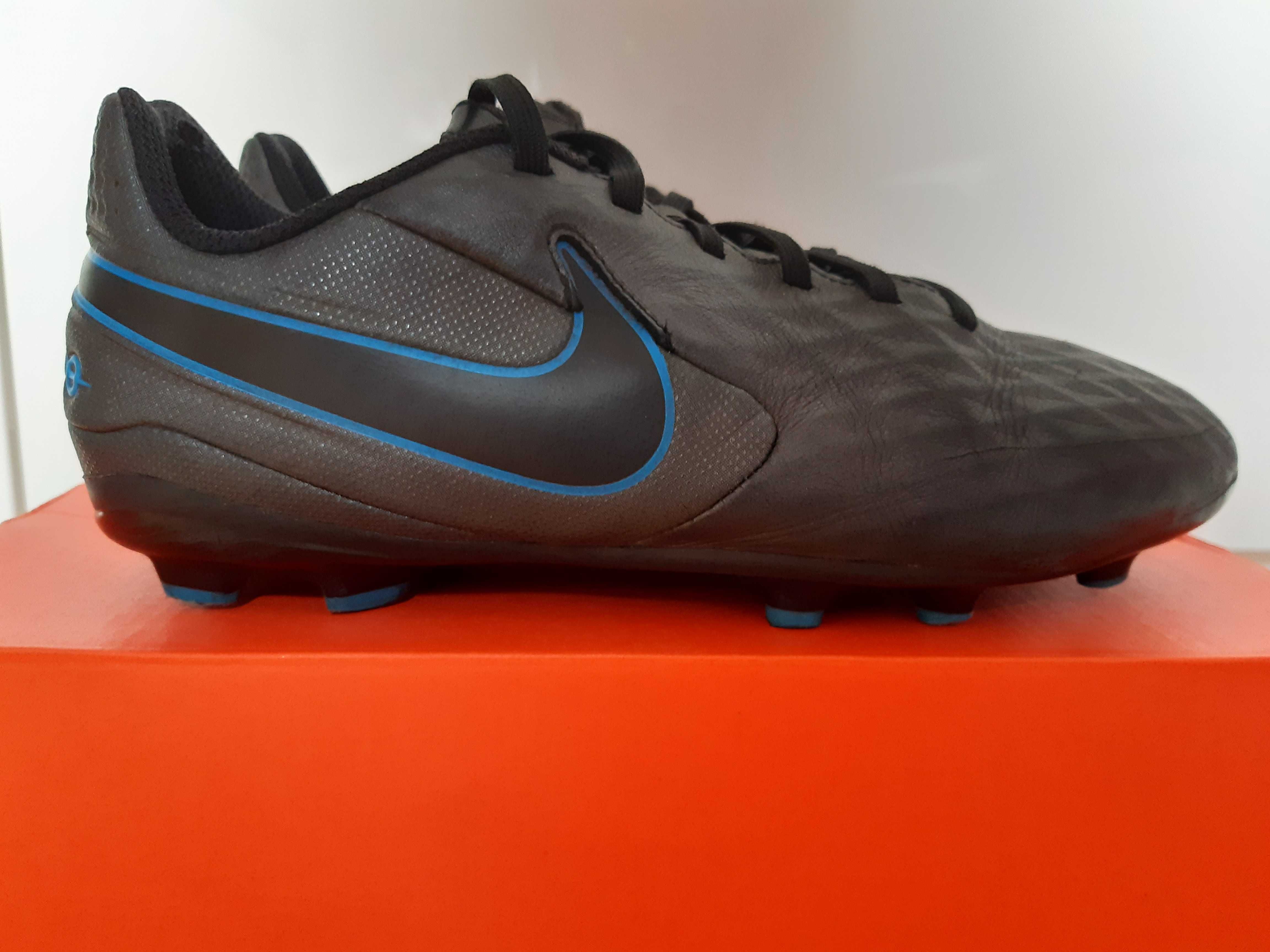 Buty piłkarskie korki Nike Tiempo 38,5