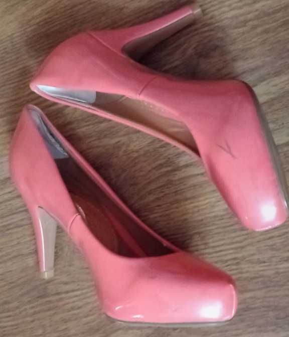 Lakierowane koralowe czółenka gruby obcas r.38 Floyd by Smith