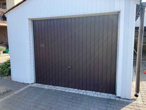 Brama garażowa uchylna z napędem