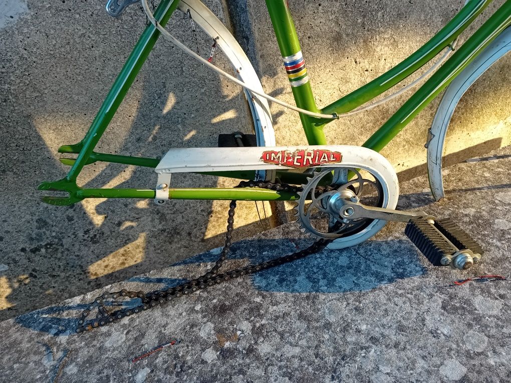 Bicicleta antiga para restaurar