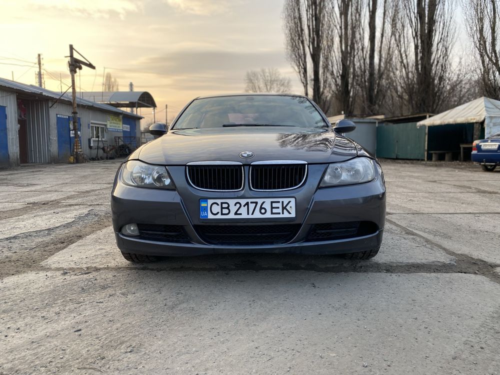 BMW E90 2005 року випуску