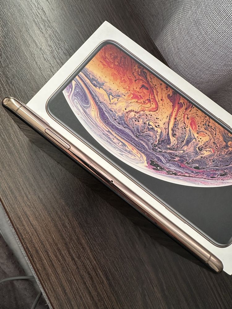 Продам Iphone XS Max