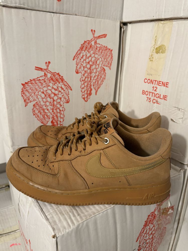 Buty sportowe NIKE AIR FORCE 1 '07 LV8 r.42