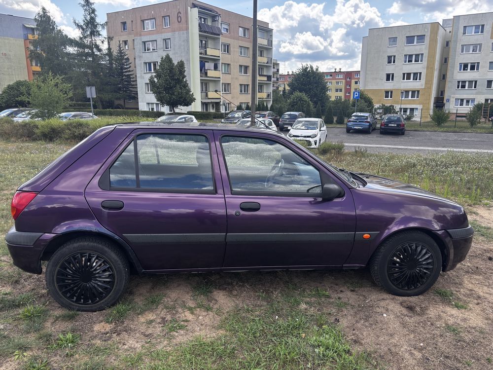 Ford Fiesta MK4 LIFT 2000 1,3 60KM benzyna śliwkowy