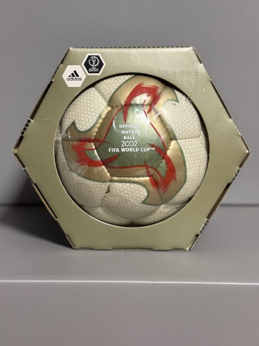 Офіційний мʼяч FIFA world cup 2002.