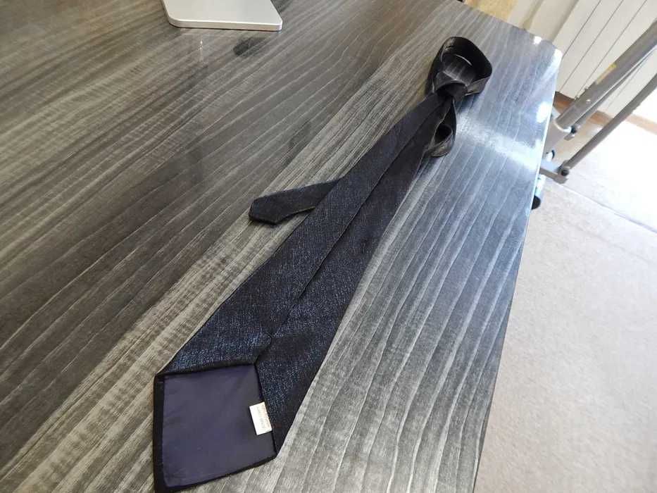 Стильный мужской галстук.