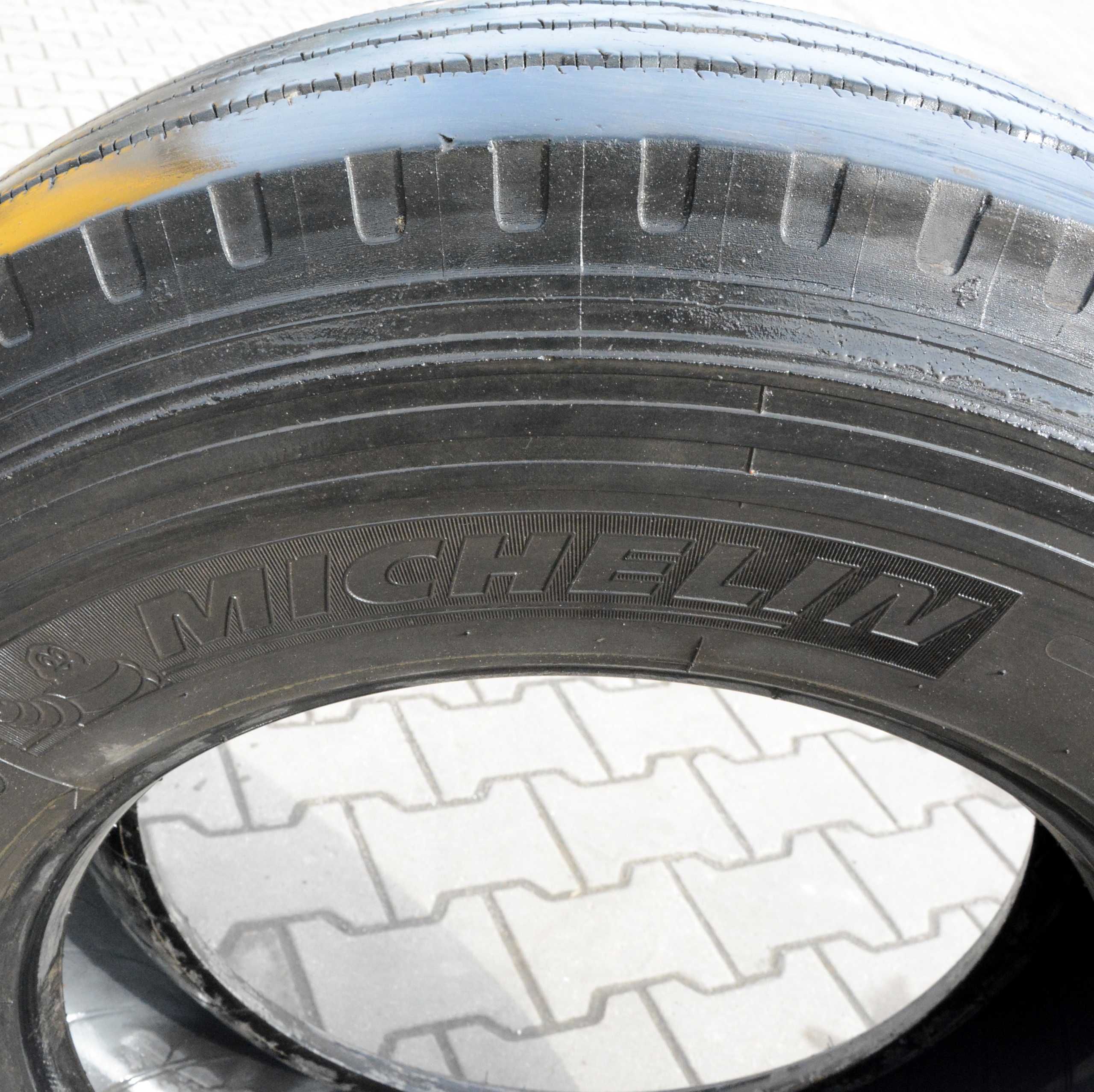 Opona Michelin XZE2+ 285/70 R19.5