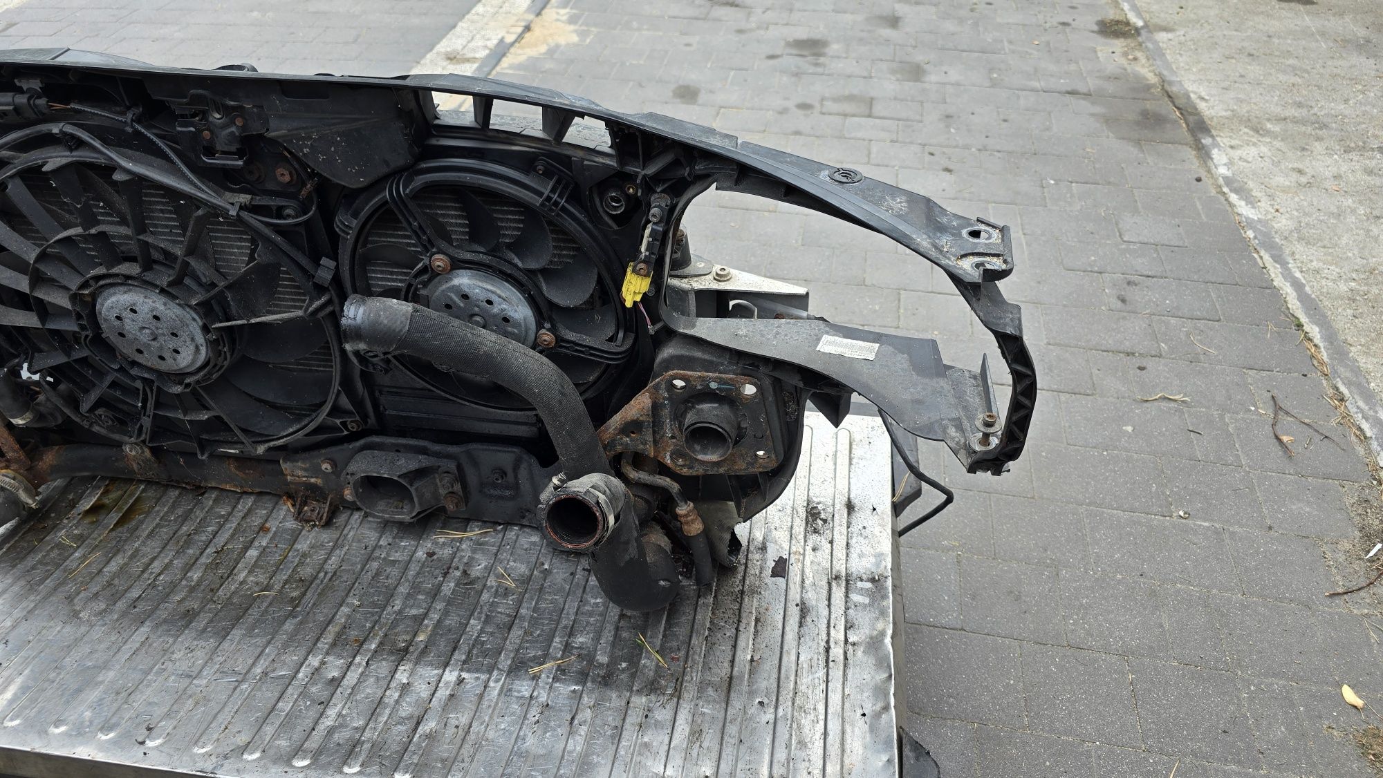 Pas przedni z chłodnicami Audi A4 B7 3.0 tdi Automat