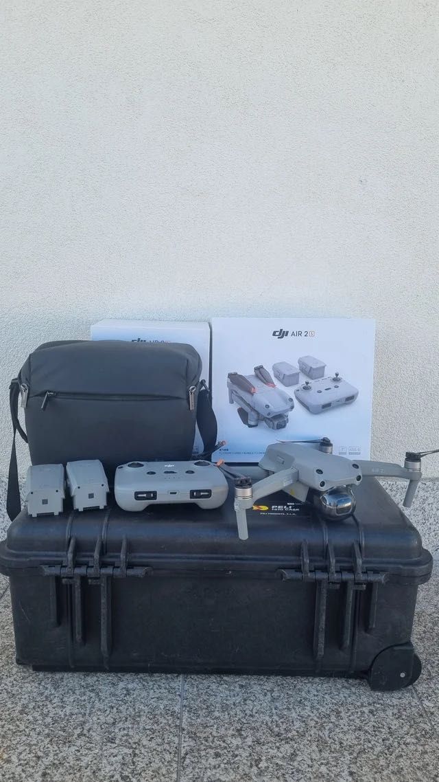 Drone DJI Air 2S com o pacote Fly More Combo