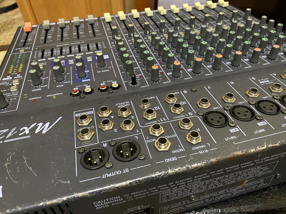 Yamaha MX12/4 — аналоговий мікшерний пульт