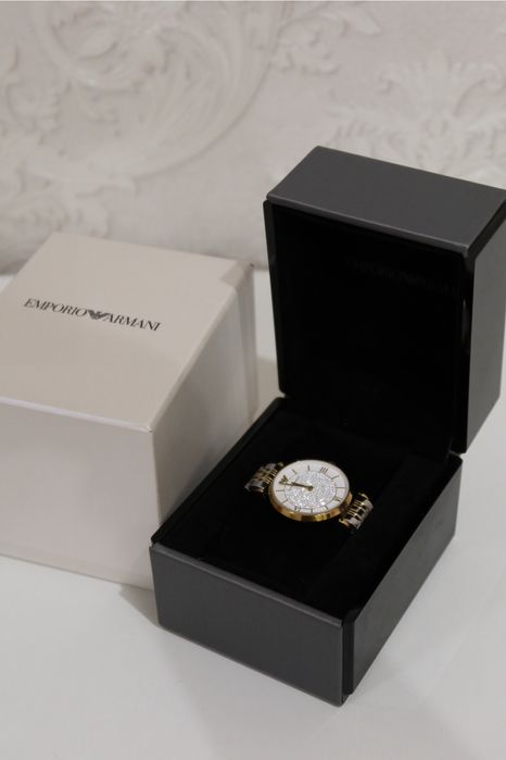 Продам годинник Armani