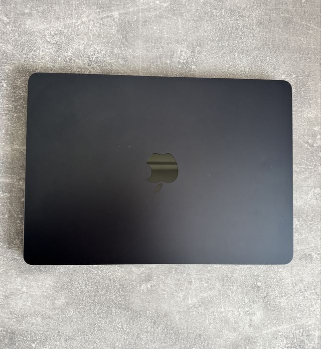 MacBook Air M2 8/256gb