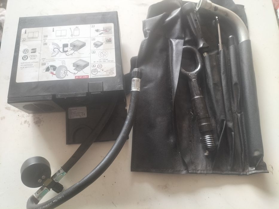 wkrętka hak zestaw pompka Q5 Q7 oryginalny