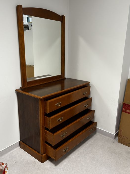 Comoda com espelho