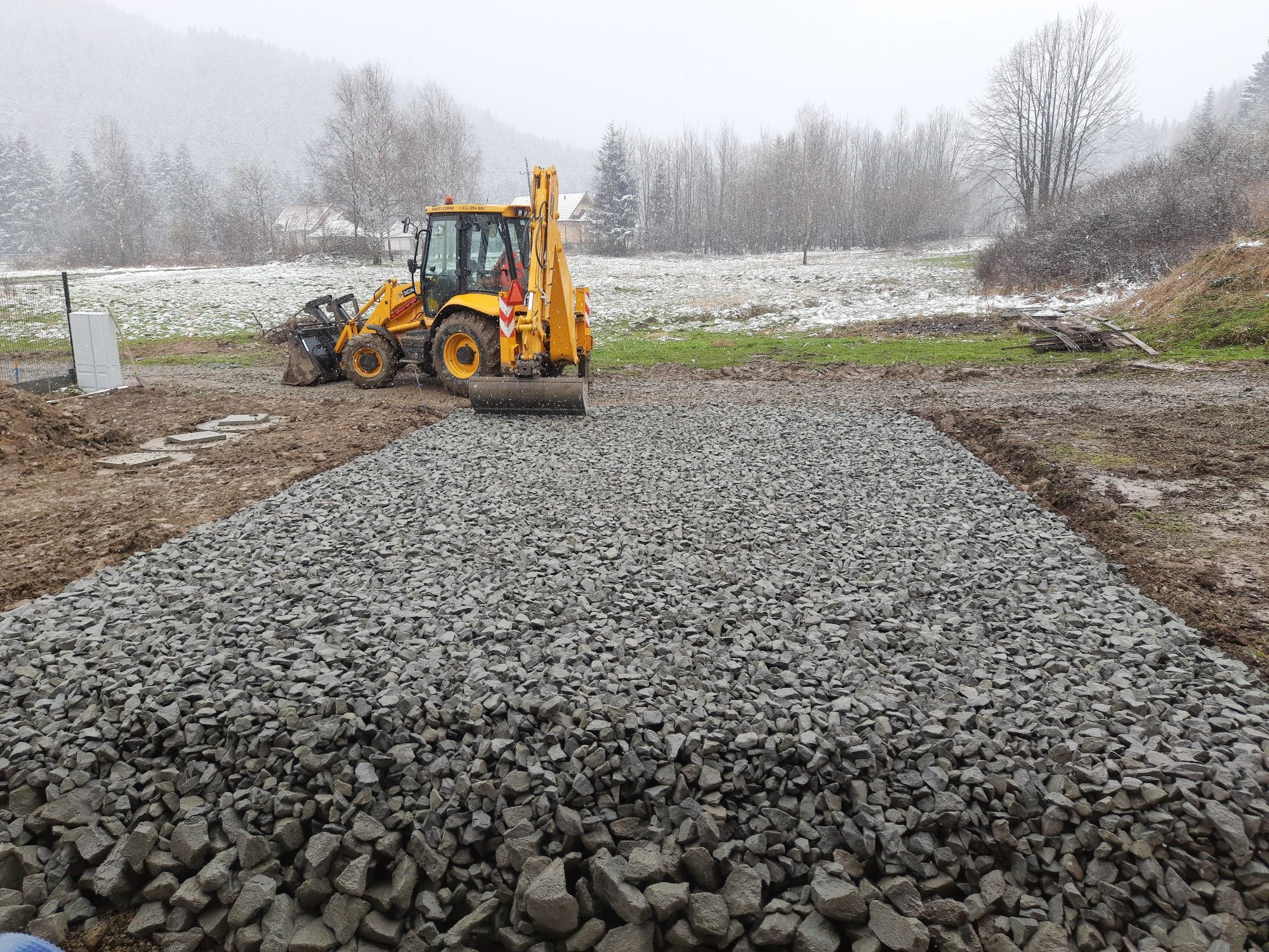 Uslugi koparko ładowarką JCB, koparka, drenaże, drogi, roboty ziemne