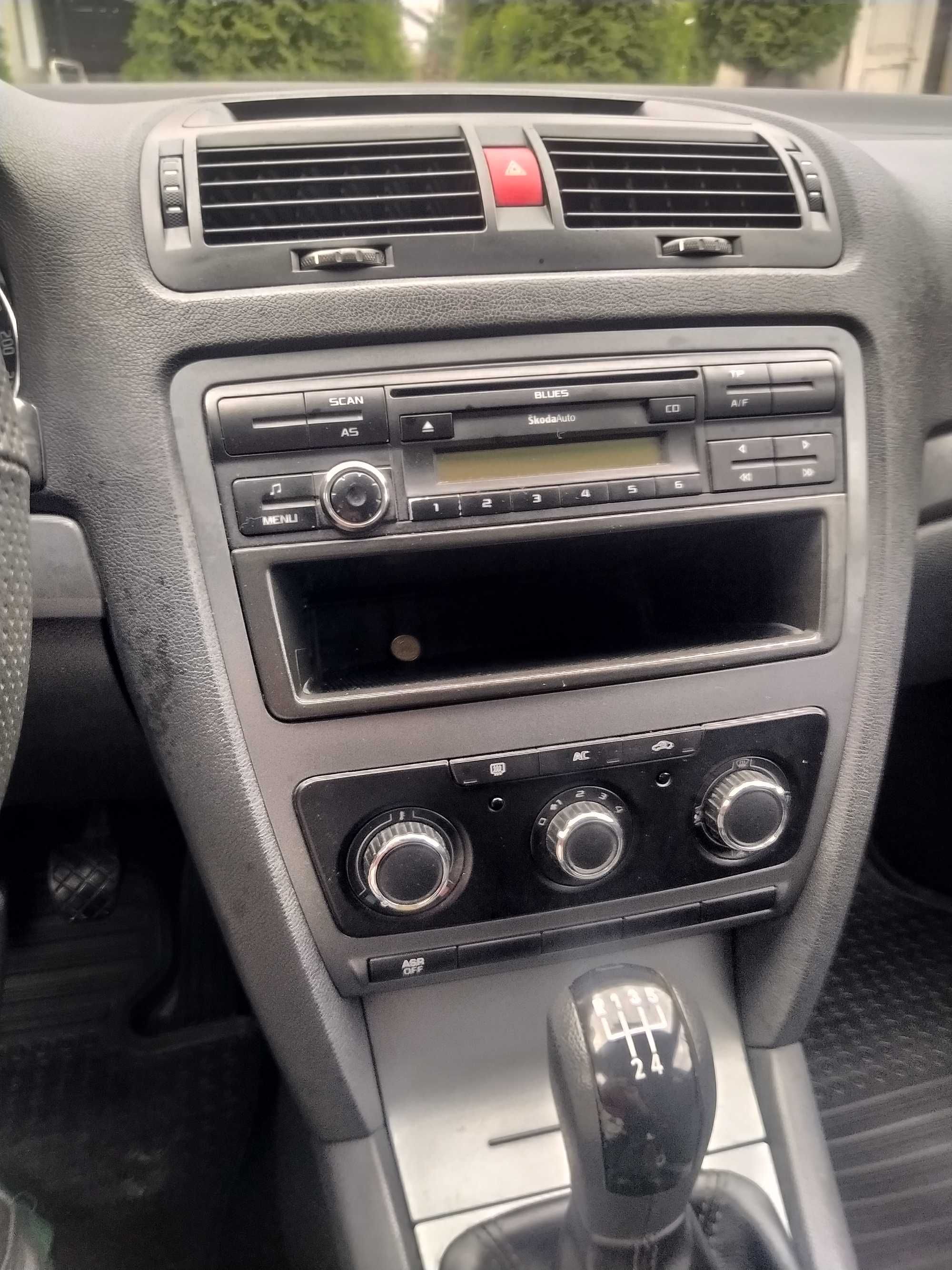 Продаж авто SKODA OKTAVIA TUUR 2012 р.