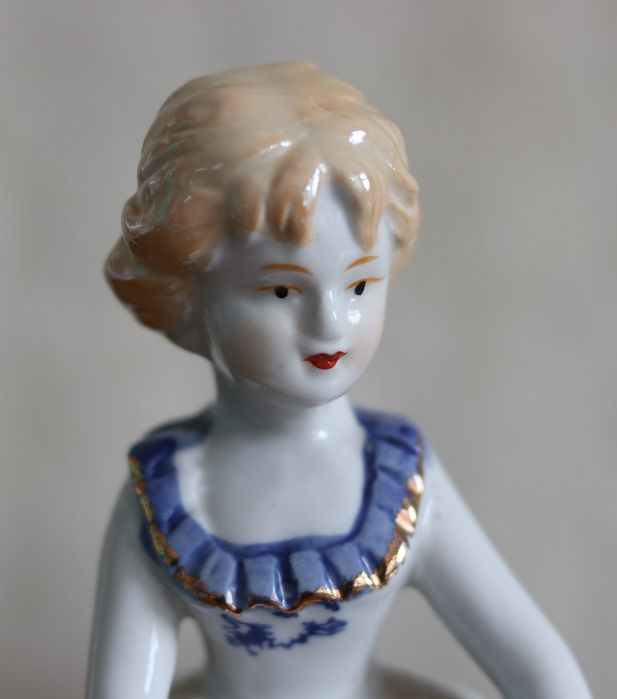 Estatueta em porcelana