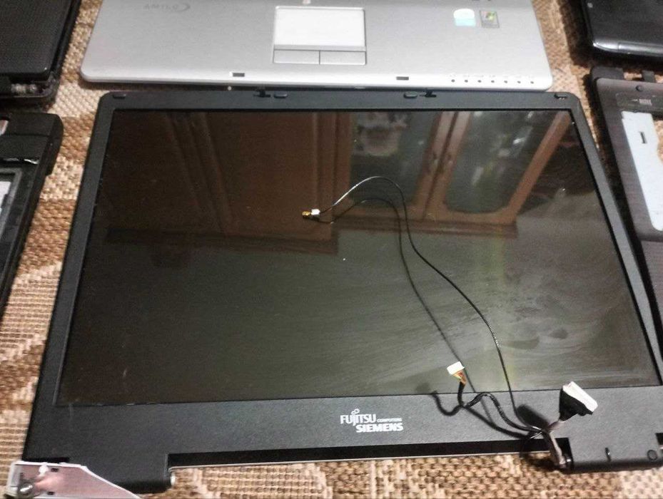 Запчастини від ноутбуків + екран Siemens Fujitsu одним лотом