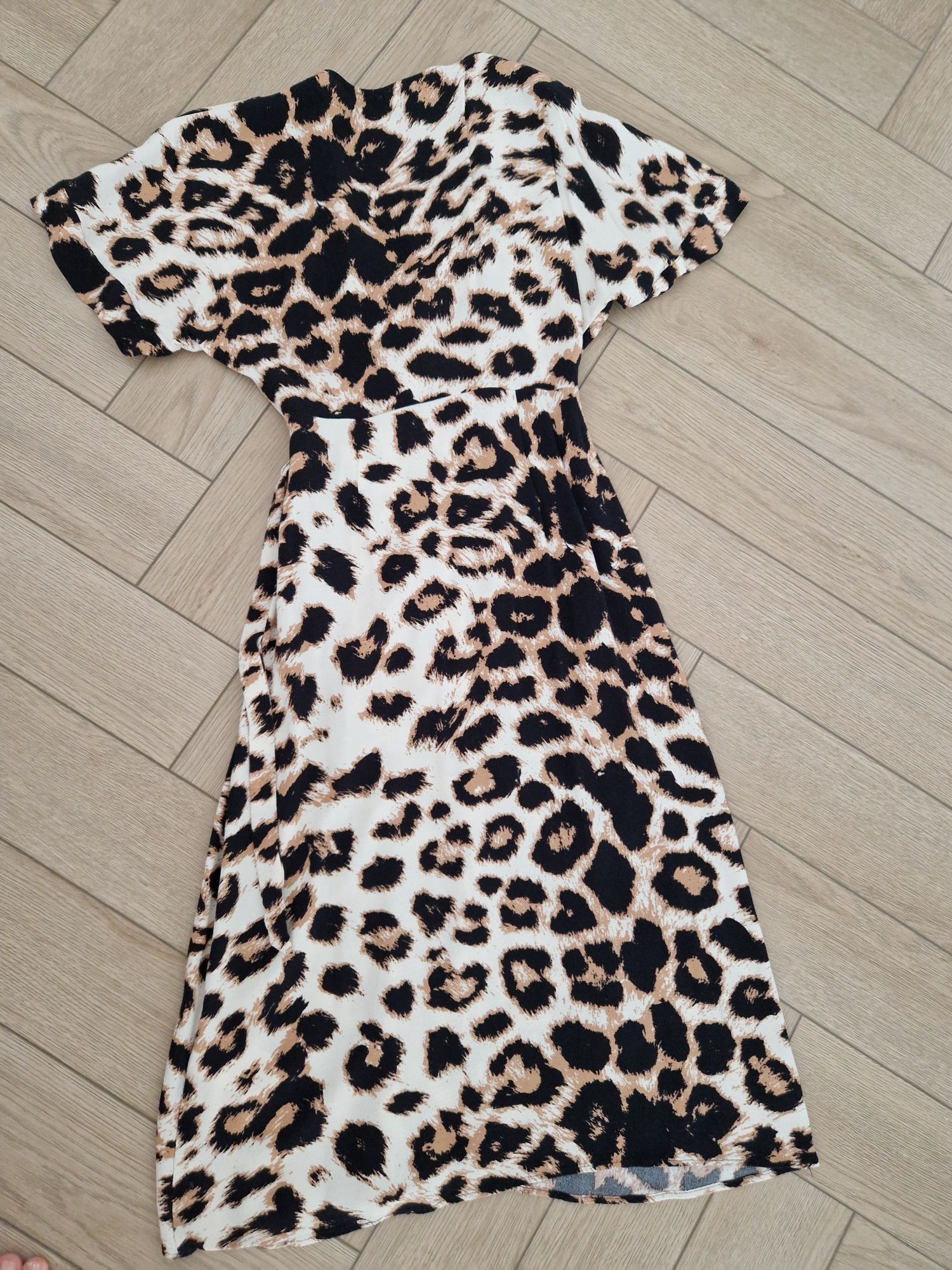 Kopertowa sukienka midi xs Aware Vero moda
