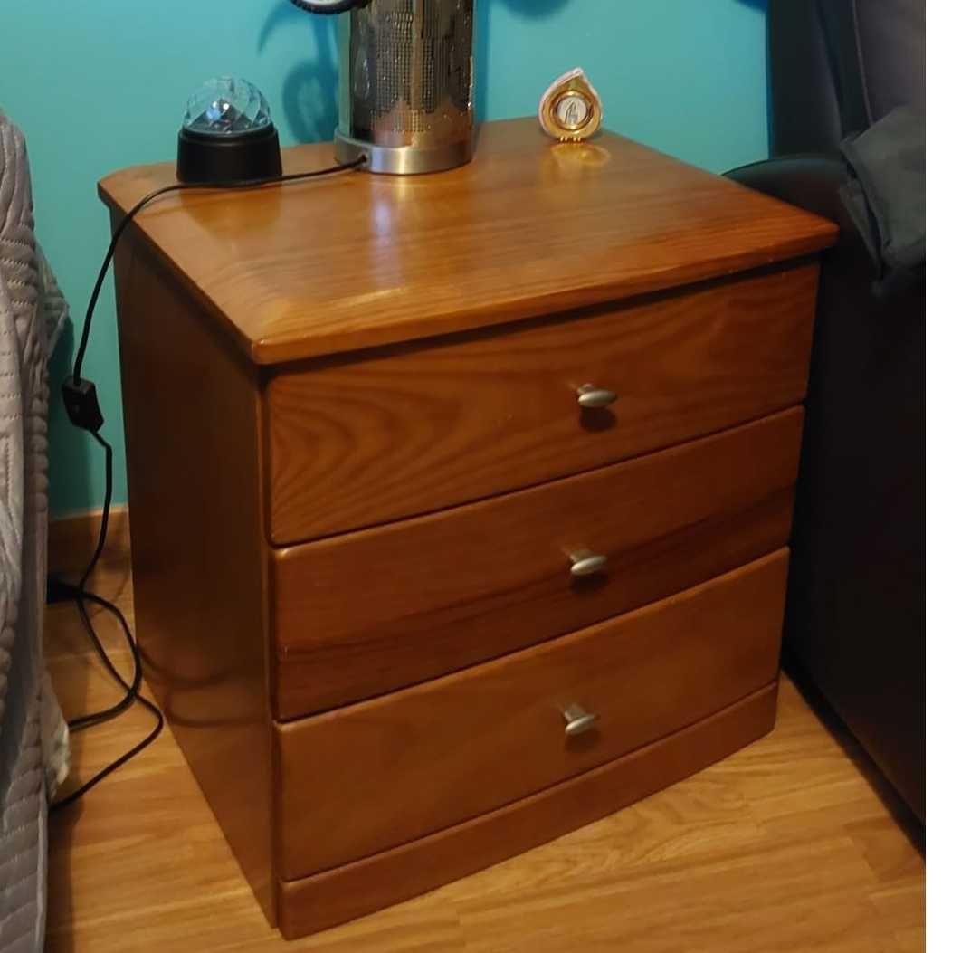 Conjunto moveis quarto -Cama (com estrado) - Mesa cabeçeira