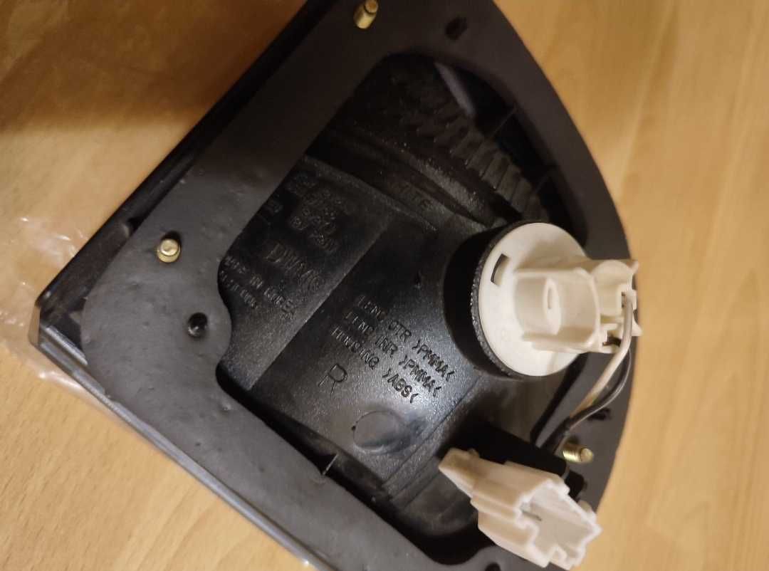 Lampa zewnętrzna oświetleniowa biała