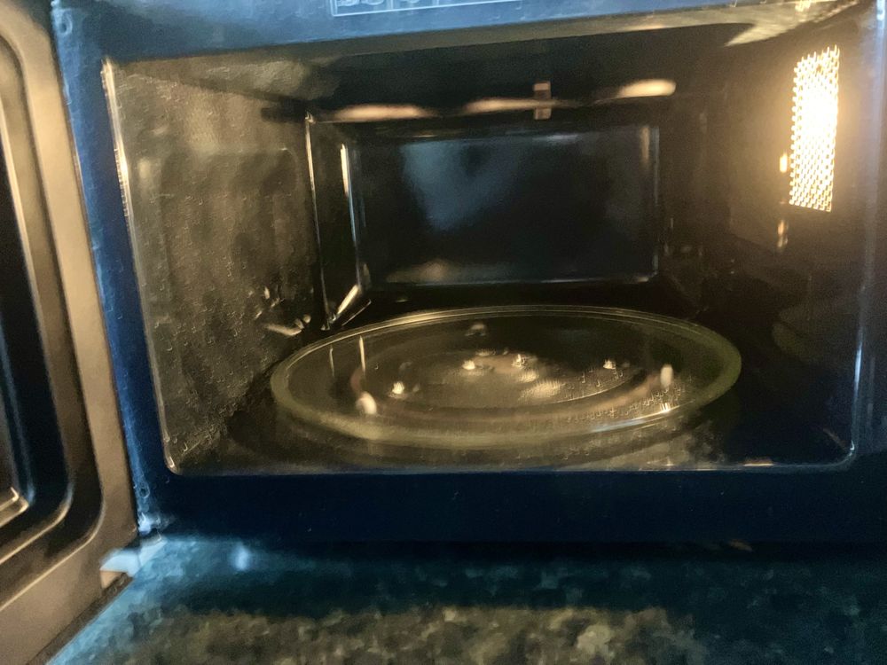 Mikrofalówka  Samsung z grillem z gwaranvją rozruchową .