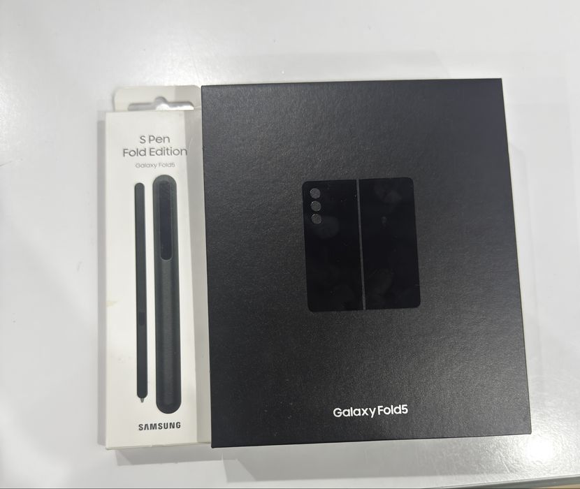 Samsung Galaxy Fold 5 12/512 + Pencil