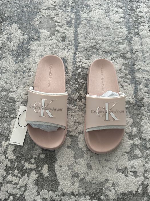 Жіночі шльопанці