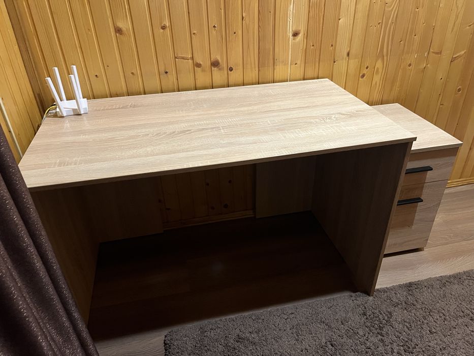 продаю б/у компʼютерний стіл